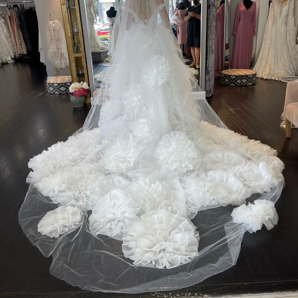 MONIQUE LHUILLIER SECRET GARDEN VEIL - IN IVORY